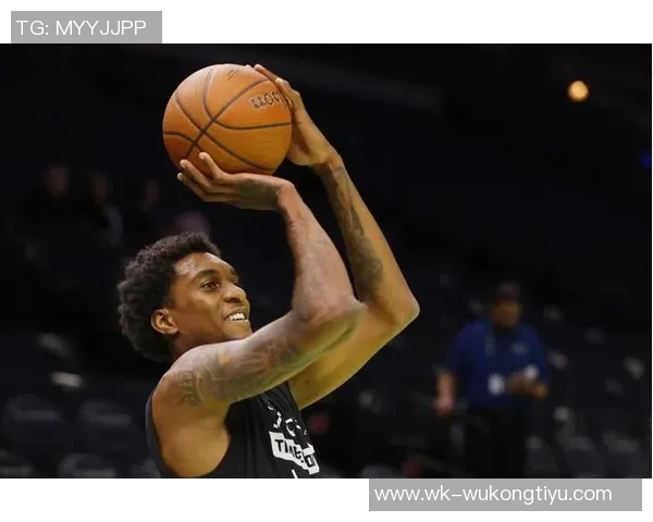 兰德尔赞麦丹在联防中表现突出防守范围广泛堪称优秀护筐者