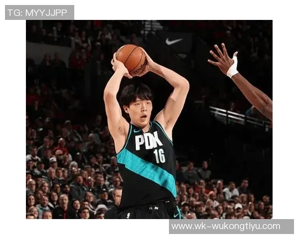 杨瀚森防守位置感显著提升媒体人称赞其持续进步表现 杨瀚森防守位置感显著提升媒体人称赞其持续进步表现