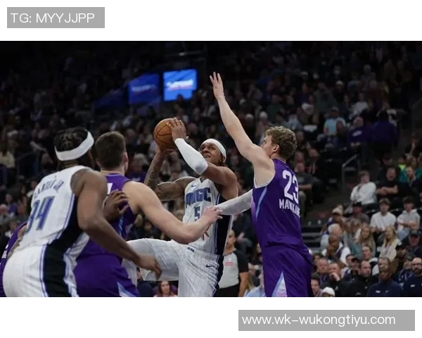 班凯罗外线状态低迷22投10中仅得25分8篮板并送出5次失误 班凯罗外线状态低迷22投10中仅得25分8篮板并送出5次失误